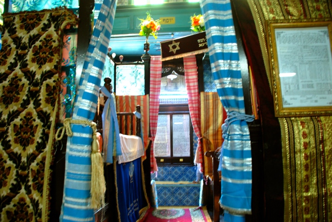 Inside Synagogue La Ghriba  4